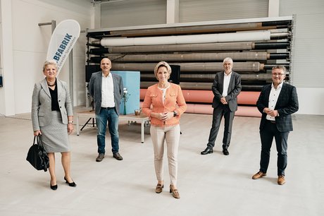 Inauguration of the new production halls at Siebfabrik in Mössingen-Öschingen (from left): Sabine Becker, member of the board of the investment company Adpart, to which Siebfabrik belongs, Managing Director Christoph Leppla, State Minister of Economic Affairs, Labour and Tourism Dr Nicole Hoffmeister-Kraut, Mössingen's Mayor Martin Gönner and Mössingen's Lord Mayor Michael Bulander.